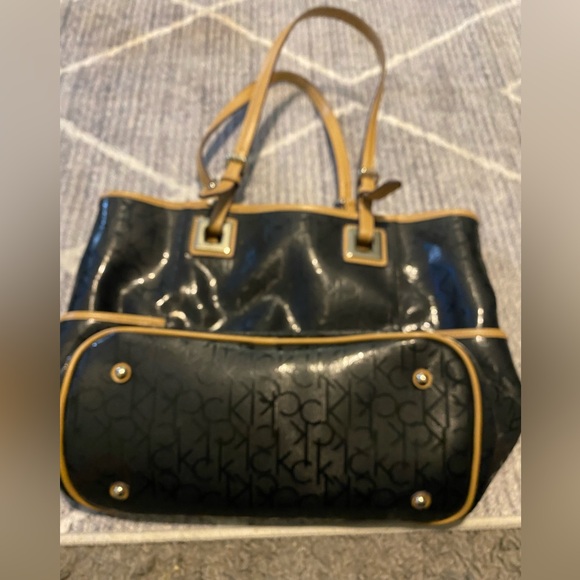 Calvin Klein Handbags - Calvin Klein shoulder bag